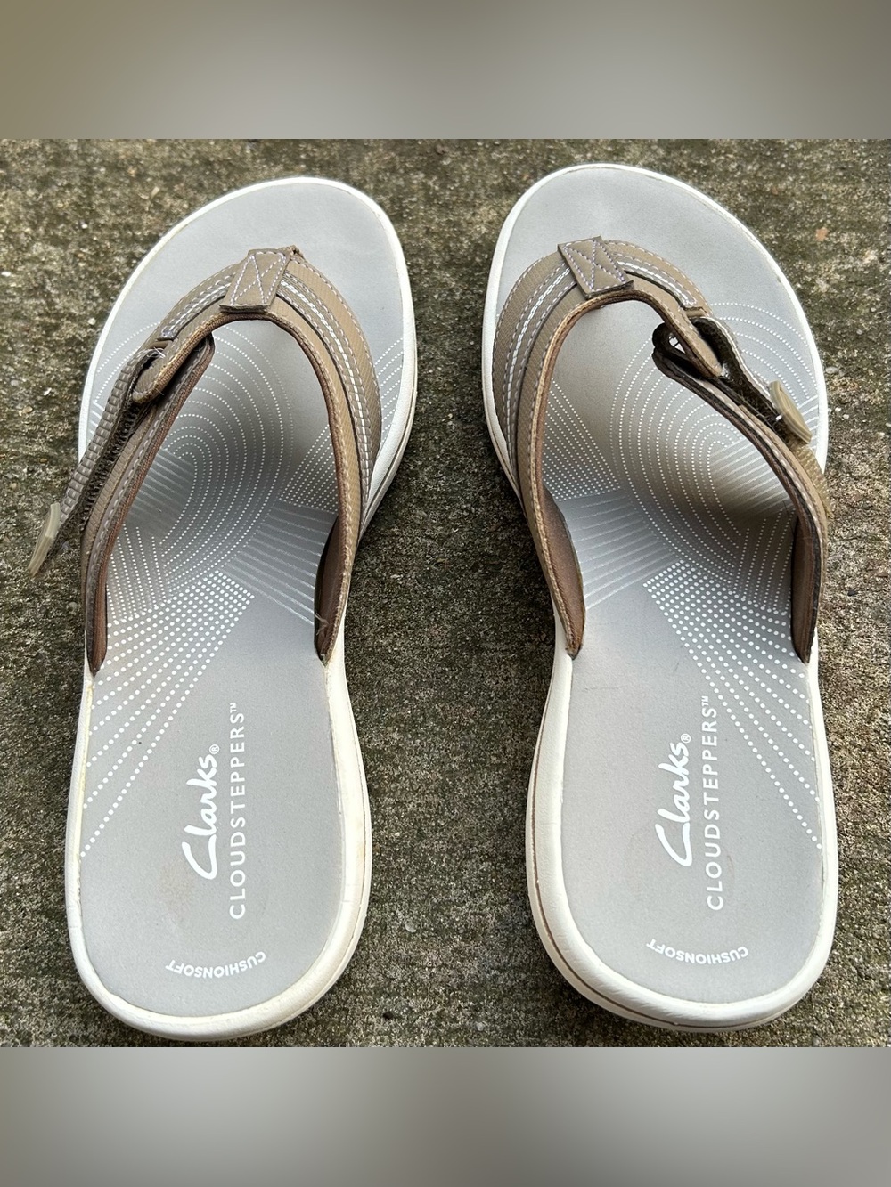 Clarks Cloudsteppers Gray and Tan Thong Sandals